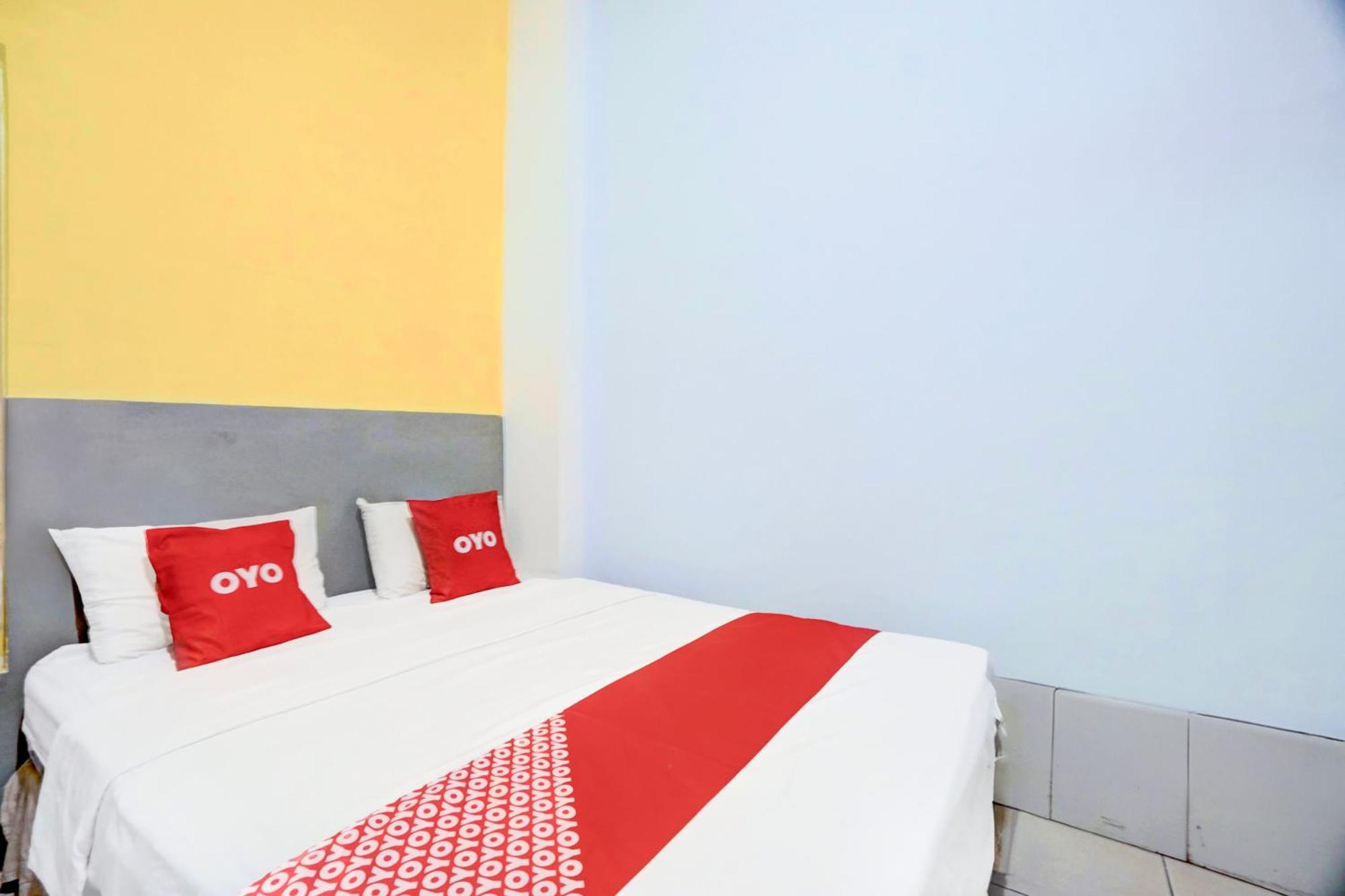 Hotel RedDoorz near Taman Bungkul Surabaya Exterior foto