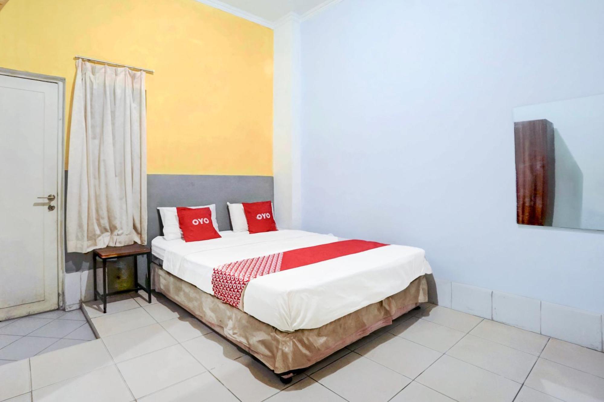 Hotel RedDoorz near Taman Bungkul Surabaya Exterior foto